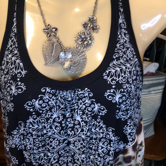 3/20. Trendy edgy top - Picture 2 of 5